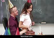 Il professore si scopa la studentessa nel giorno del suo compleanno
