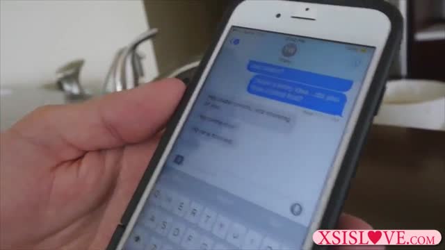 Simona, casalinga bendata da Forli fa una pompa davanti alla telecamera