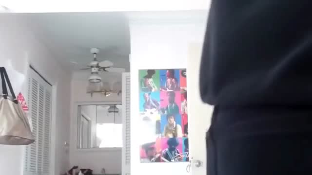 faccio uno striptease per ringraziare mio fratello 