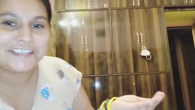 La giovane Patrizia, calda mora maggiorata gode in casting porno