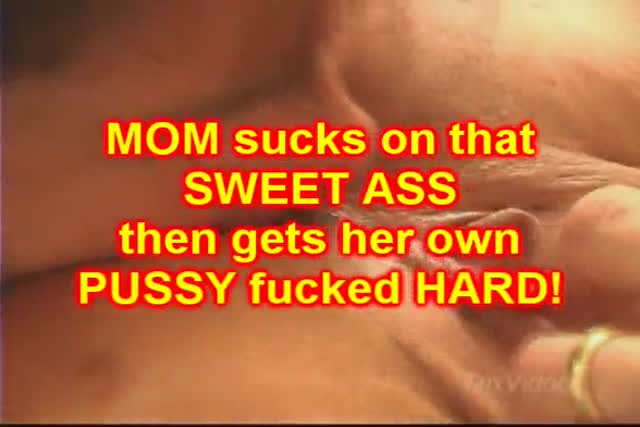 Succhiare le sue grandi tette prima del cazzo